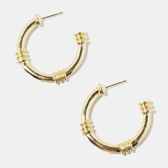 Jewelry - NWT gold open accent hoop earrings